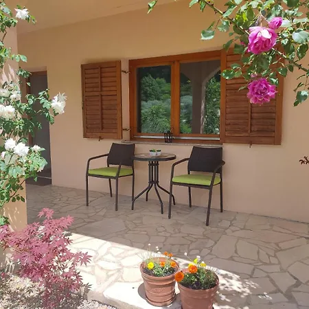 Beata 2 Lower Floor Апартаменты Кулен Вакуф